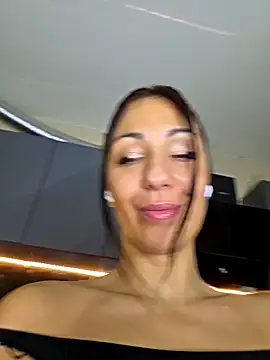 Snapshot of LeticiaWoods chatting on December 2, 9:14 am LeticiaWoods online show from December 2, 9:14 am