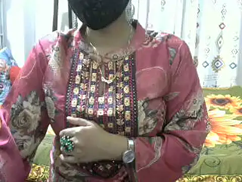 Snapshot of cutebengaligirl chatting on December 25, 1:10 am cutebengaligirl online show from December 25, 1:10 am