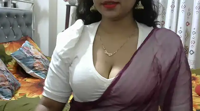 Snapshot of cutebengaligirl chatting on January 1, 10:56 pm cutebengaligirl online show from January 1, 10:56 pm