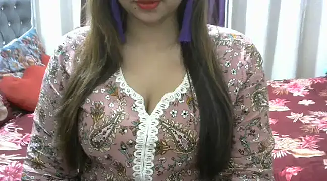 Snapshot of cutebengaligirl chatting on March 3, 8:32 pm cutebengaligirl online show from March 3, 8:32 pm