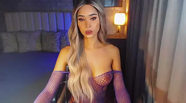 Miss Amandaversace online show from February 18, 5:31 am