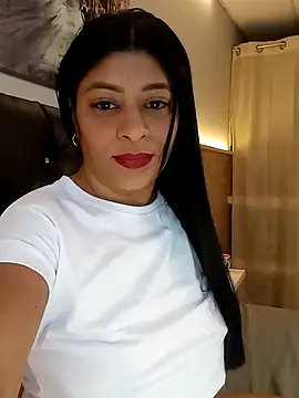 Snapshot of Lashmy111 chatting on October 5, 5:28 am Lashmy111 online show from October 5, 5:28 am