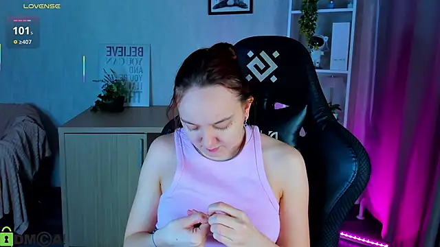 Snapshot of Fera1_Berry chatting on November 14, 3:33 pm Fera1 Berry online show from November 14, 3:33 pm