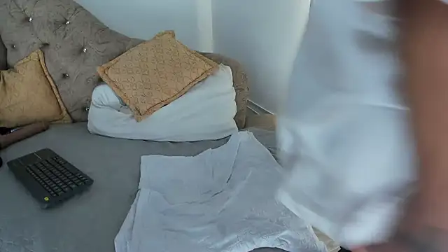 Naughty  Mom online show from December 22, 1:44 pm