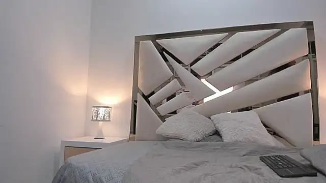 Naughty  Mom online show from February 18, 8:59 am