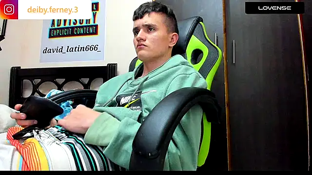 davidlatin66 online show from December 20, 5:14 am