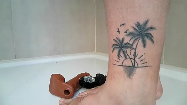 Snapshot of angelus112 chatting on December 15, 10:30 am angelus112 online show from December 15, 10:30 am