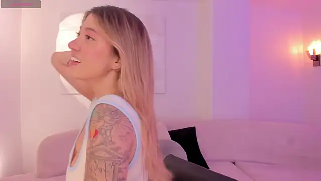 EveBensonX online show from March 13, 7:20 pm