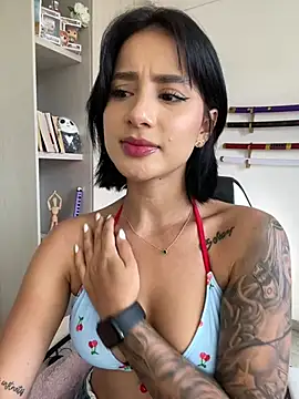 Snapshot of Ale_Lewis chatting on December 14, 7:25 pm Ale Lewis online show from December 14, 7:25 pm