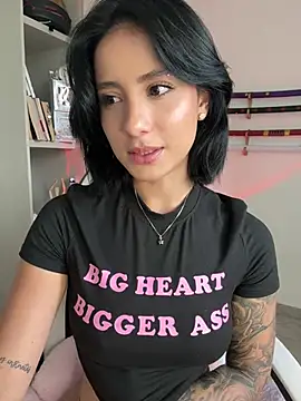 Snapshot of Ale_Lewis chatting on January 20, 9:53 pm Ale Lewis online show from January 20, 9:53 pm