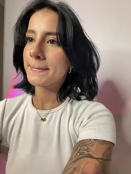 Snapshot of Ale_Lewis chatting on February 18, 12:26 am Ale Lewis online show from February 18, 12:26 am