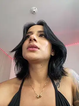 Snapshot of Ale_Lewis chatting on February 19, 9:25 pm Ale Lewis online show from February 19, 9:25 pm