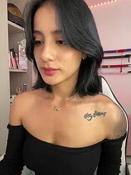 Snapshot of Ale_Lewis chatting on March 6, 8:27 pm Ale Lewis online show from March 6, 8:27 pm