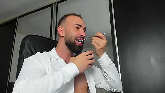 MichaelMasterss online show from March 20, 9:35 pm