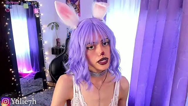  Jessy Moon  online show from April 4, 9:45 pm