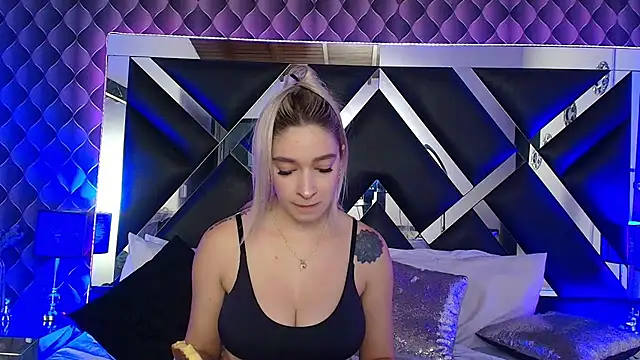 victoriaa lee  online show from November 5, 12:21 am