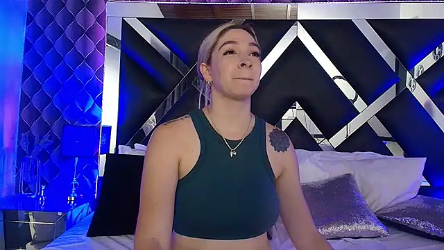 victoriaa lee  online show from November 13, 7:02 pm