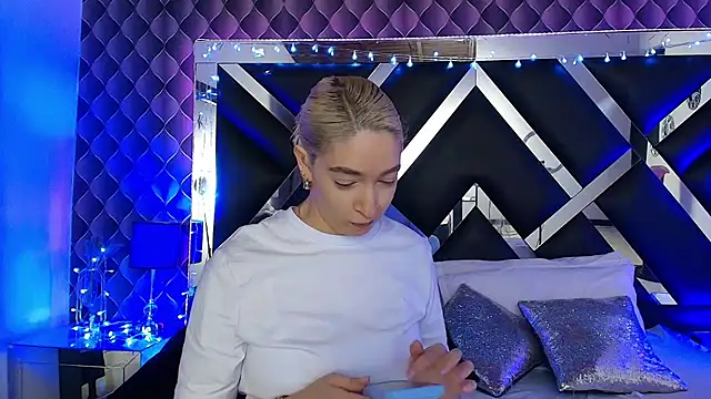 victoriaa lee  online show from February 23, 7:22 pm