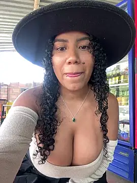 Snapshot of serena_willow chatting on November 18, 7:51 pm serena willow online show from November 18, 7:51 pm