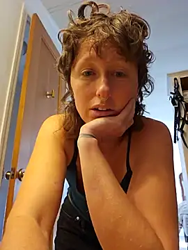 Snapshot of mossy_kiss chatting on February 9, 5:33 pm mossy kiss online show from February 9, 5:33 pm