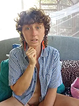 Snapshot of mossy_kiss chatting on September 18, 6:43 pm mossy kiss online show from September 18, 6:43 pm