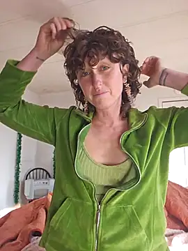 Snapshot of mossy_kiss chatting on December 14, 8:02 pm mossy kiss online show from December 14, 8:02 pm