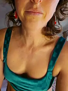 mossy kiss online show from December 21, 4:03 pm