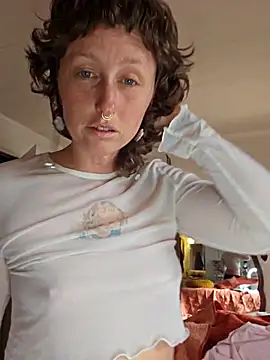 mossy kiss online show from January 8, 5:15 pm