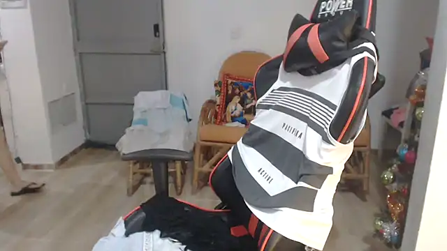 Valentina lara01 online show from December 11, 5:53 am