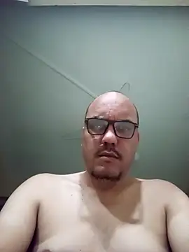 Snapshot of RobertoBuzios22 chatting on October 21, 10:10 pm RobertoBuzios22 online show from October 21, 10:10 pm