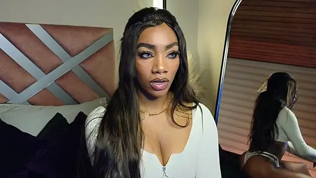 Snapshot of emely_brandon chatting on February 8, 11:24 pm emely brandon online show from February 8, 11:24 pm