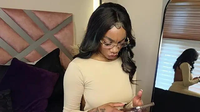 Snapshot of emely_brandon chatting on March 14, 7:44 pm emely brandon online show from March 14, 7:44 pm