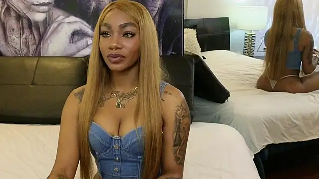 Snapshot of emely_brandon chatting on December 18, 9:26 am emely brandon online show from December 18, 9:26 am