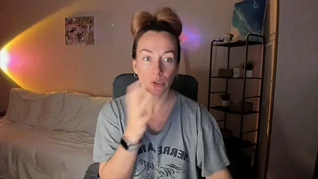 Snapshot of RebeccaMartinez chatting on November 8, 10:48 am RebeccaMartinez online show from November 8, 10:48 am