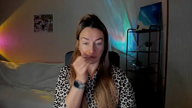 Snapshot of RebeccaMartinez chatting on November 30, 6:06 am RebeccaMartinez online show from November 30, 6:06 am