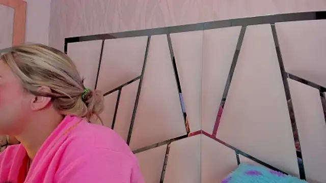 kimberly7  online show from April 20, 11:35 am