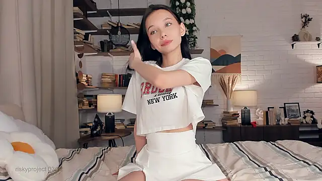 Snapshot of Riskyproject chatting on December 3, 7:21 am Riskyproject online show from December 3, 7:21 am