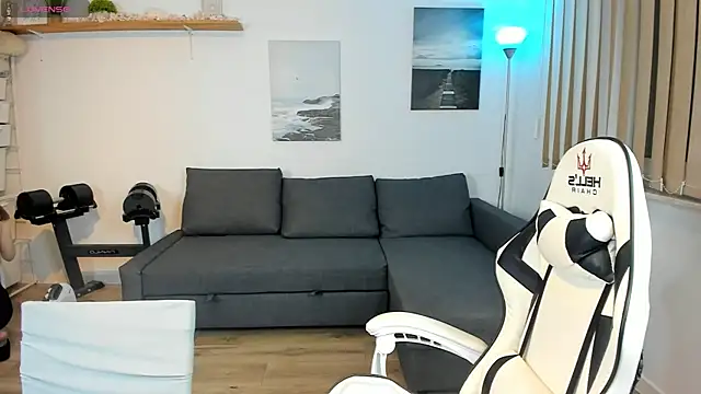 Snapshot of PollyFlame chatting on January 24, 10:51 pm PollyFlame online show from January 24, 10:51 pm