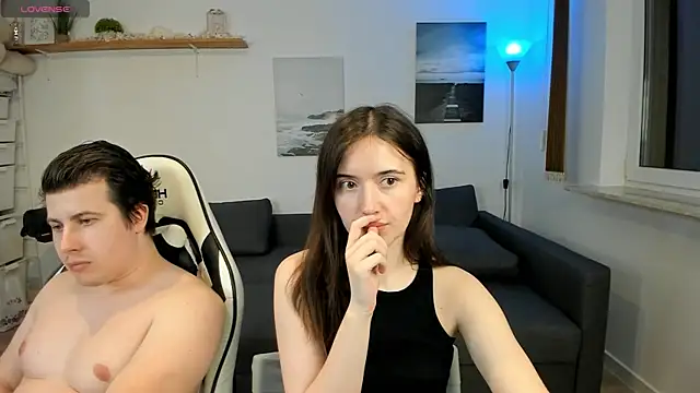 Snapshot of PollyFlame chatting on February 3, 10:21 pm PollyFlame online show from February 3, 10:21 pm