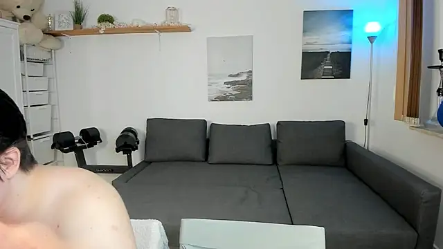 Snapshot of PollyFlame chatting on February 18, 5:42 am PollyFlame online show from February 18, 5:42 am