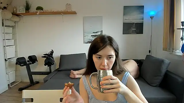 Snapshot of PollyFlame chatting on February 21, 8:40 am PollyFlame online show from February 21, 8:40 am