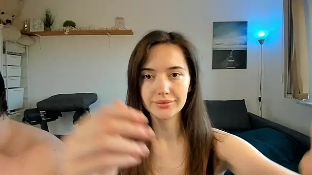 Snapshot of PollyFlame chatting on March 6, 6:19 am PollyFlame online show from March 6, 6:19 am