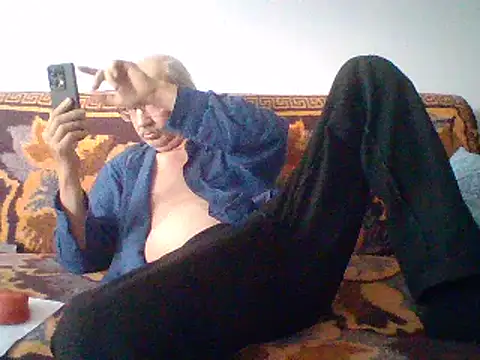 Snapshot of cumloverboyxx69 chatting on February 8, 8:20 am cumloverboyxx69 online show from February 8, 8:20 am