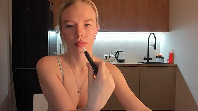Snapshot of Olivia_Bells chatting on January 5, 9:57 pm Olivia Bells online show from January 5, 9:57 pm