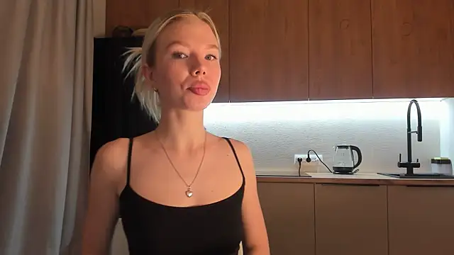 Snapshot of Olivia_Bells chatting on January 14, 10:02 pm Olivia Bells online show from January 14, 10:02 pm