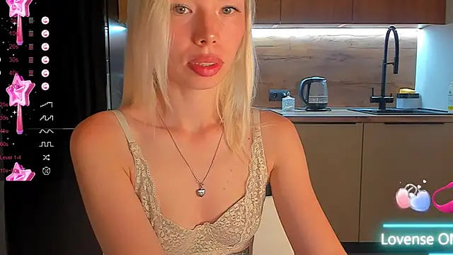 Snapshot of Olivia_Bells chatting on September 11, 9:15 pm Olivia Bells online show from September 11, 9:15 pm