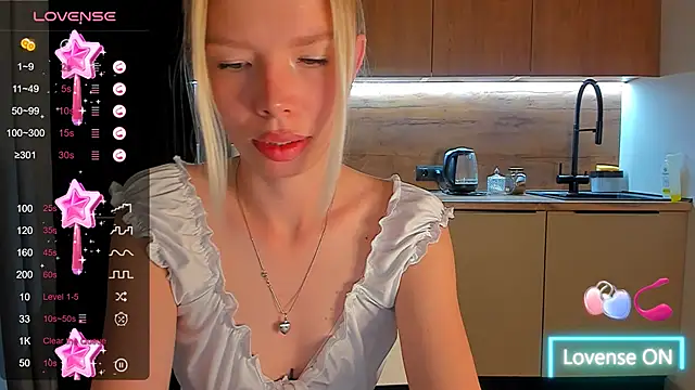 Snapshot of Olivia_Bells chatting on September 23, 8:34 pm Olivia Bells online show from September 23, 8:34 pm