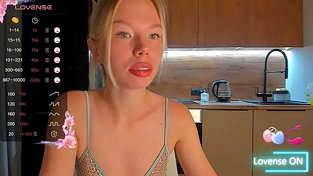 Snapshot of Olivia_Bells chatting on October 8, 9:12 pm Olivia Bells online show from October 8, 9:12 pm