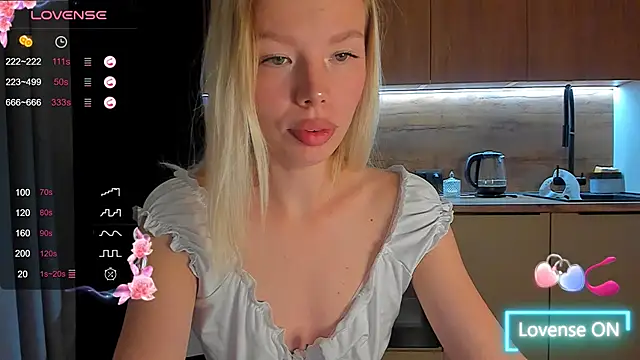 Snapshot of Olivia_Bells chatting on October 16, 9:27 pm Olivia Bells online show from October 16, 9:27 pm