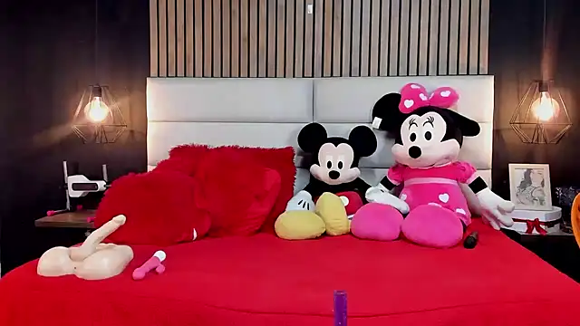 NiicolleMiller online show from September 28, 11:04 am